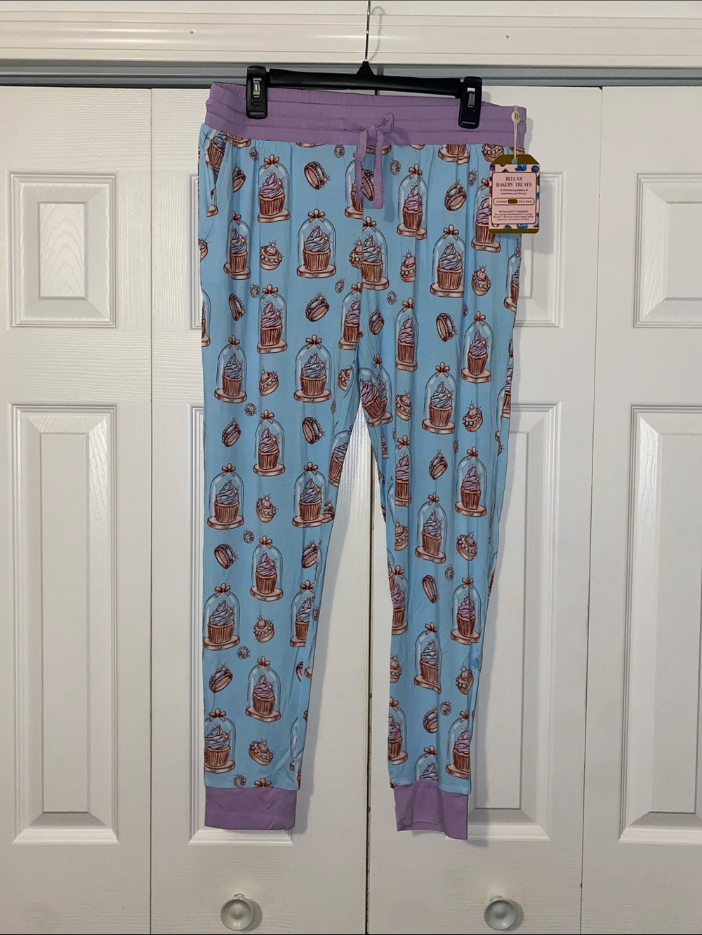 Bomb Party Summer Stacks 2026 Joggers
Rare Unicorn Bella’s Bakery Treats Medium